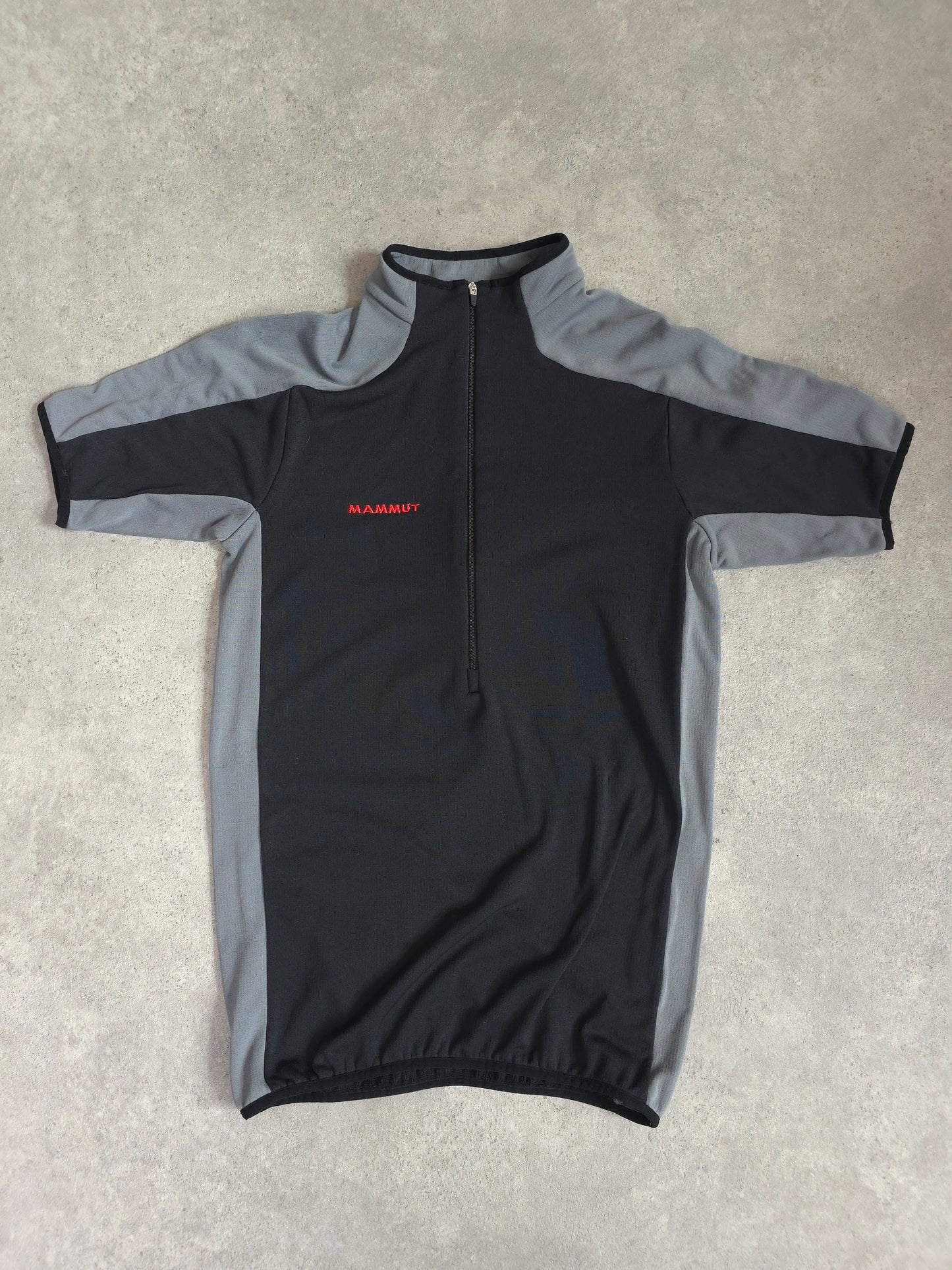Mammut 1/4 zip thermal t-shirt in black and grey - small
