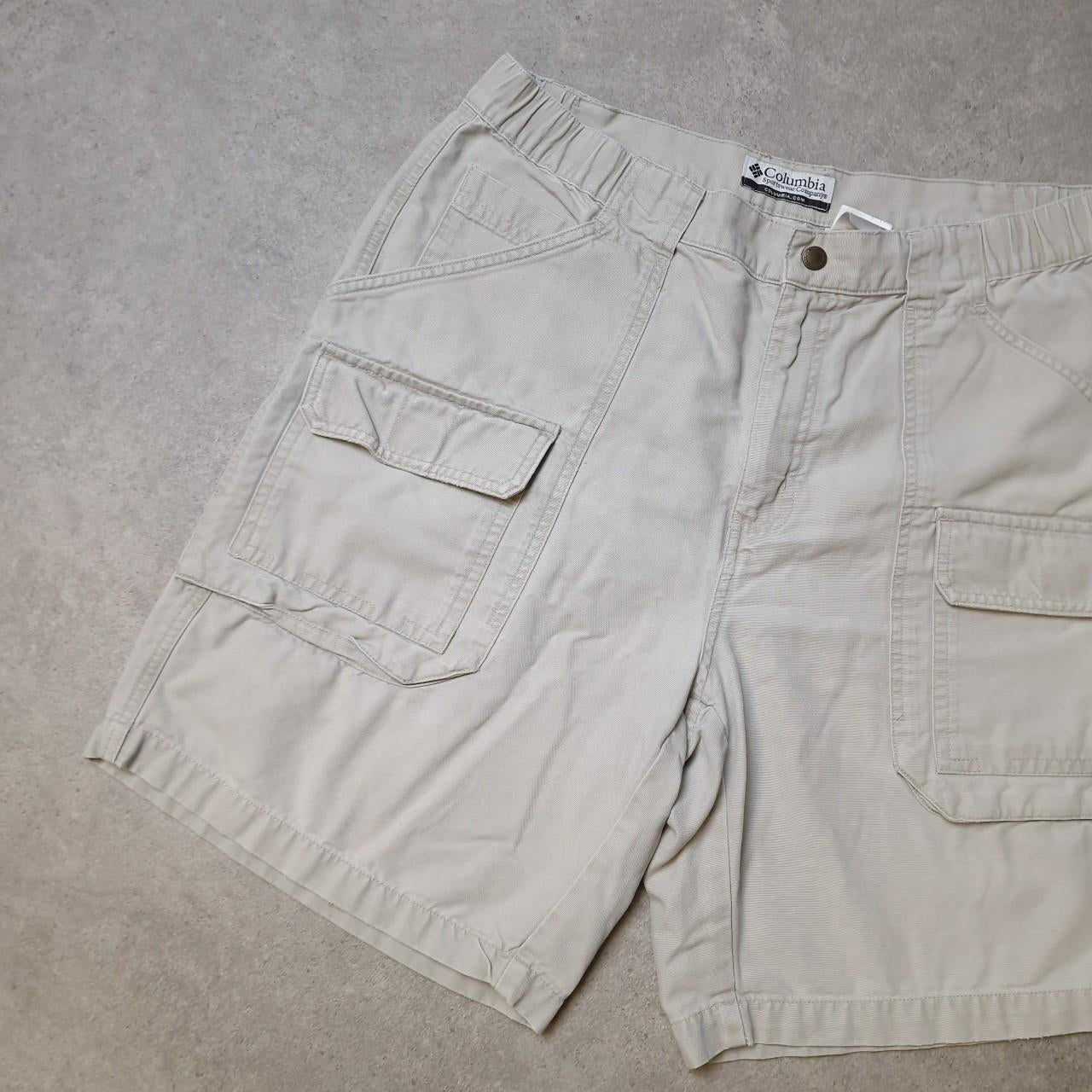 Columbia carg shorts in cream - medium