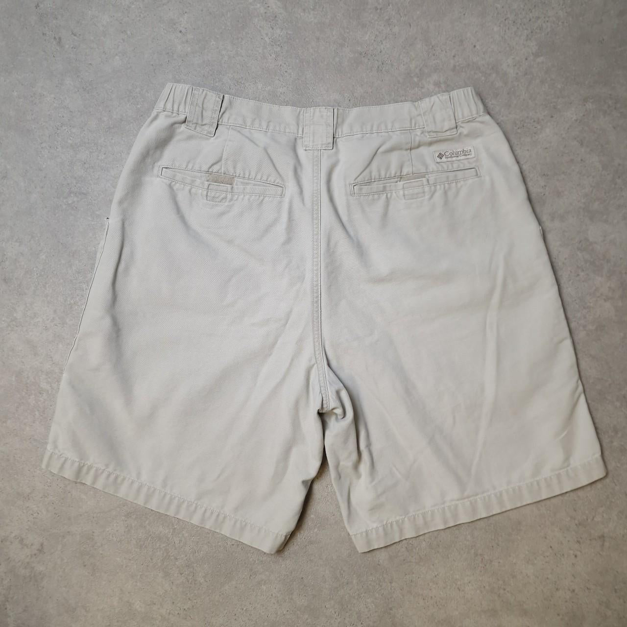 Columbia carg shorts in cream - medium