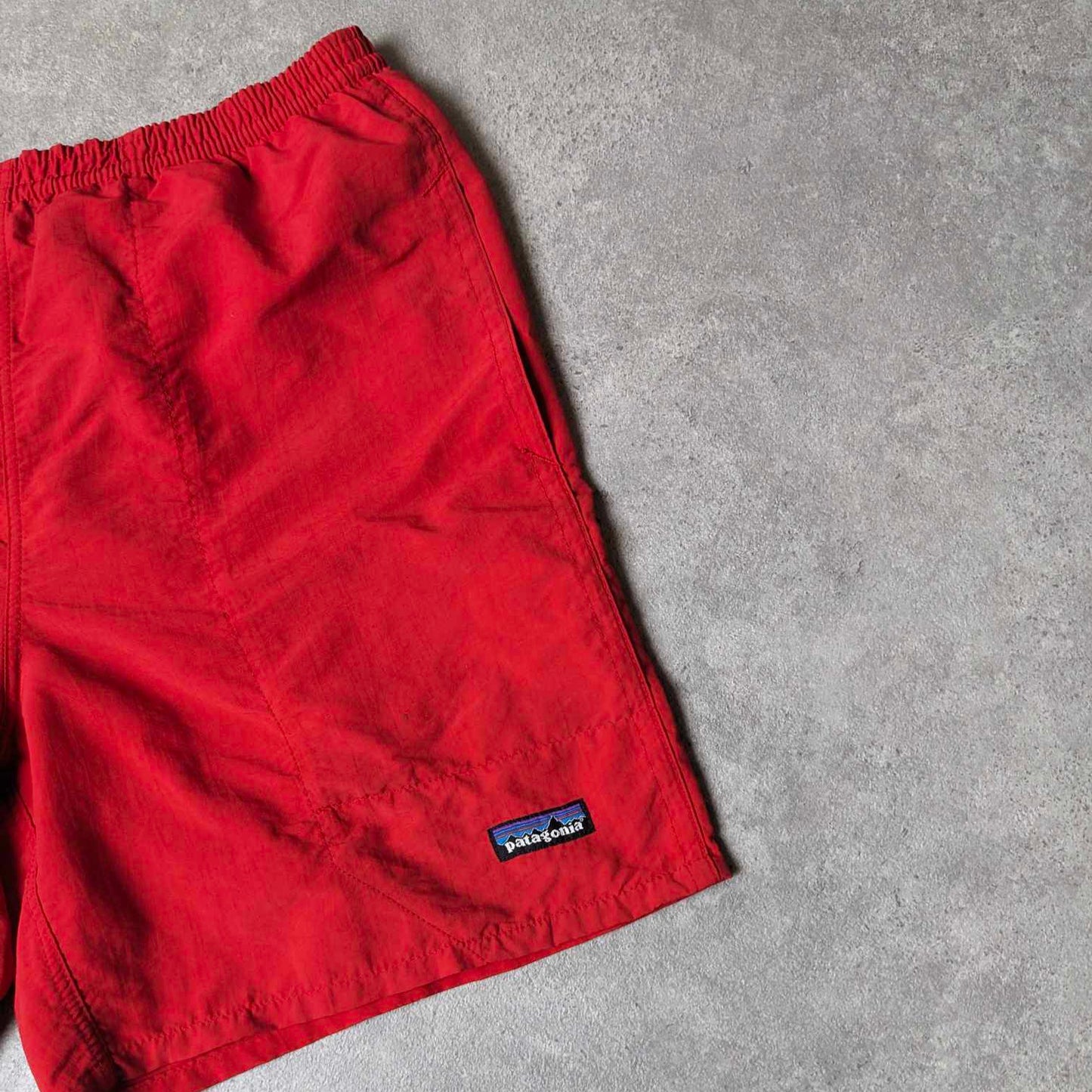 Patagonia 7" baggies in red - small