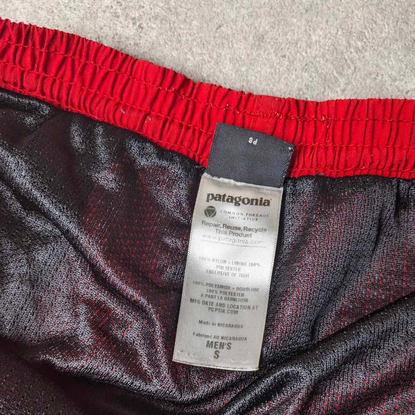 Patagonia 7" baggies in red - small