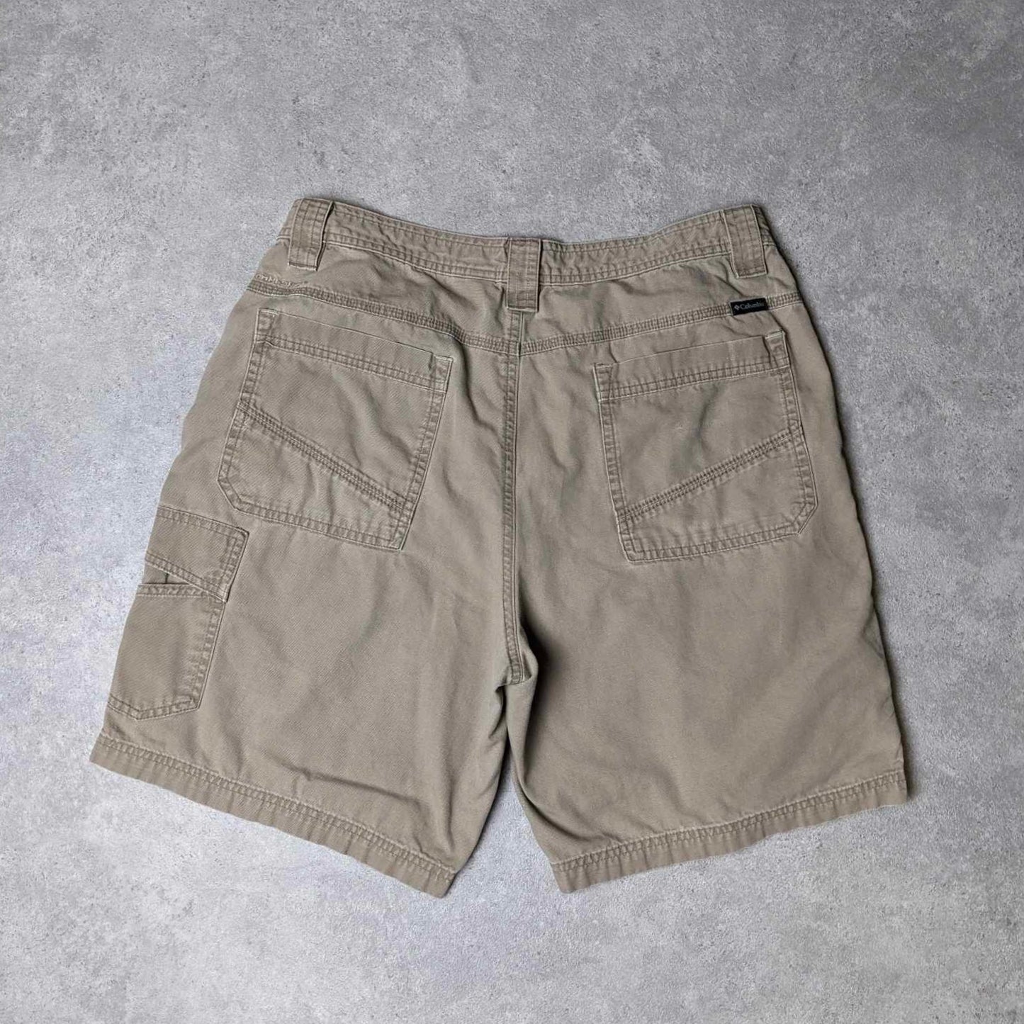 Columbia carpenter shorts in khaki green - W34