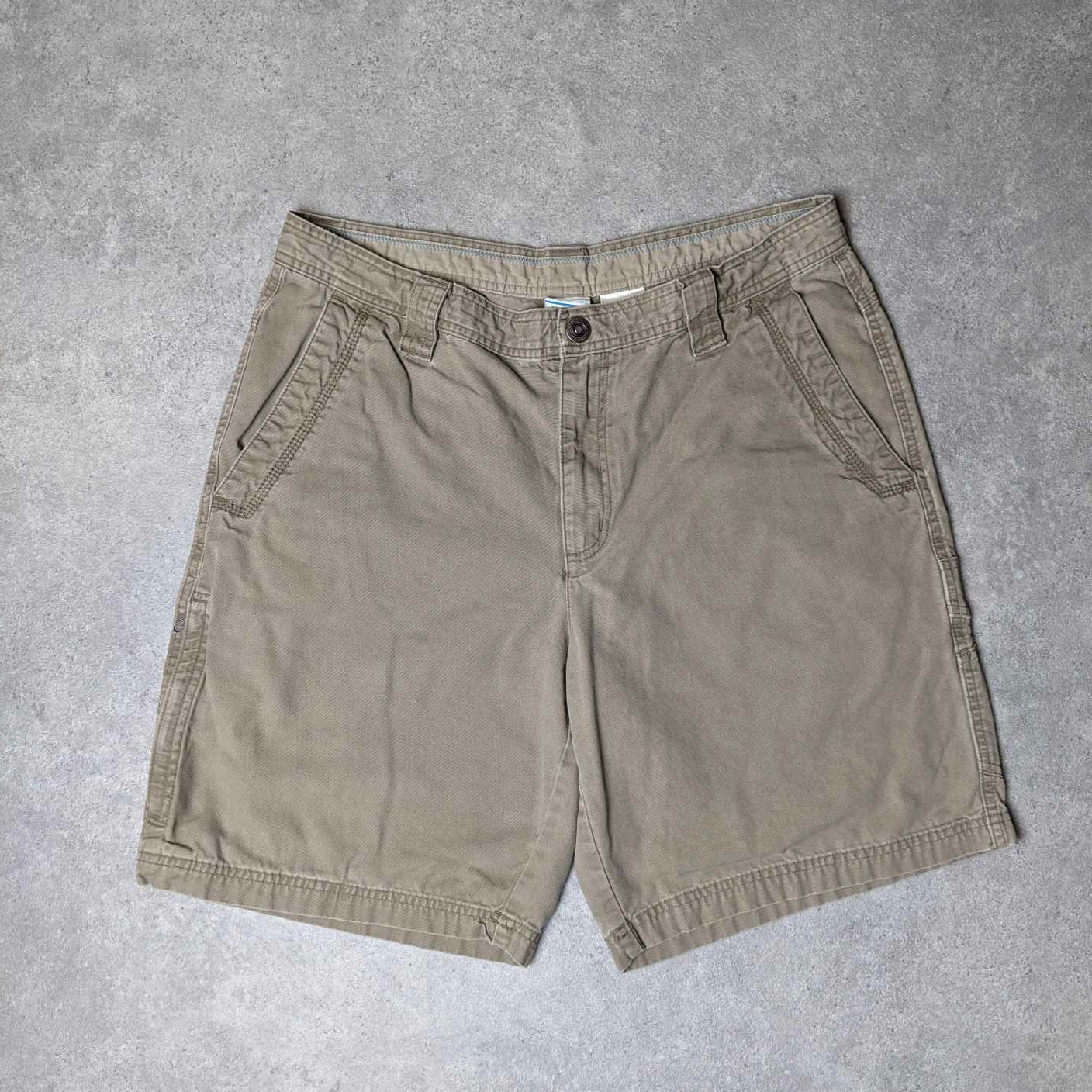 Columbia carpenter shorts in khaki green - W34