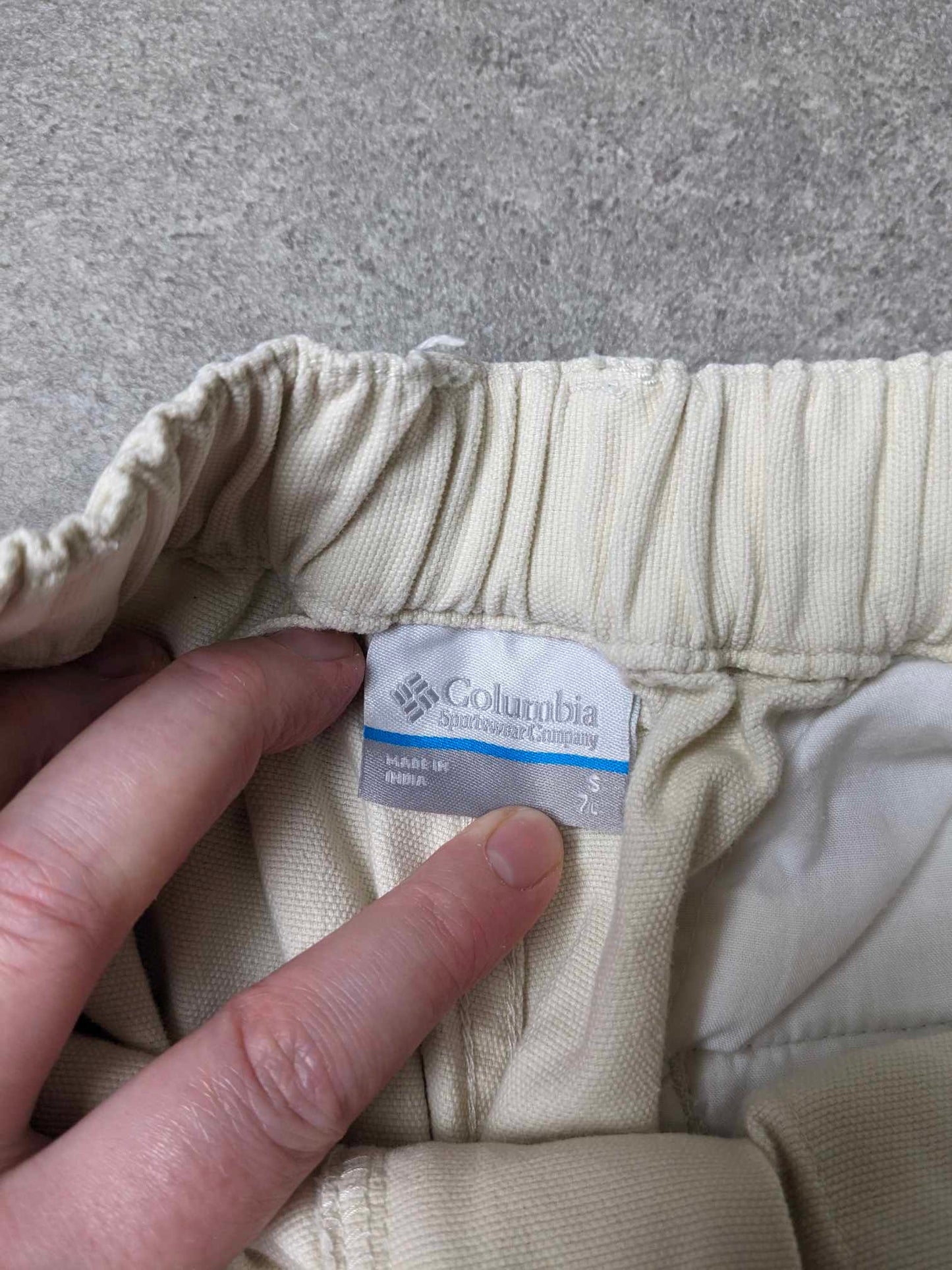 Vintage Columbia PFG cargo shorts in cream - small