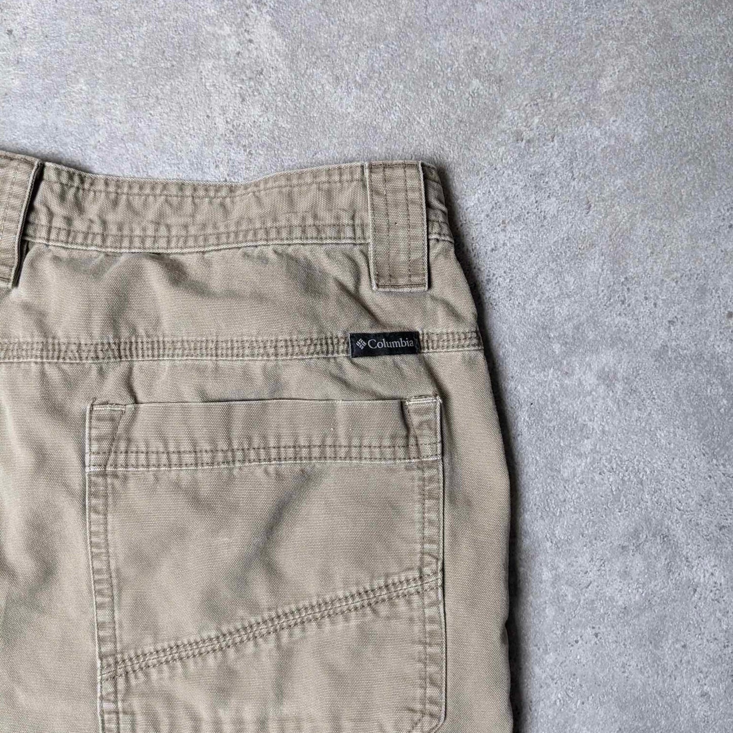 Columbia carpenter shorts in khaki green - W34