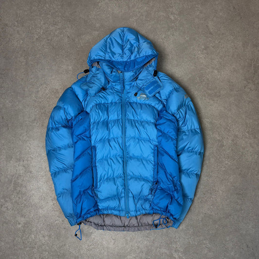 Women's mountain equipment puffer jacket with hood in blue - XS