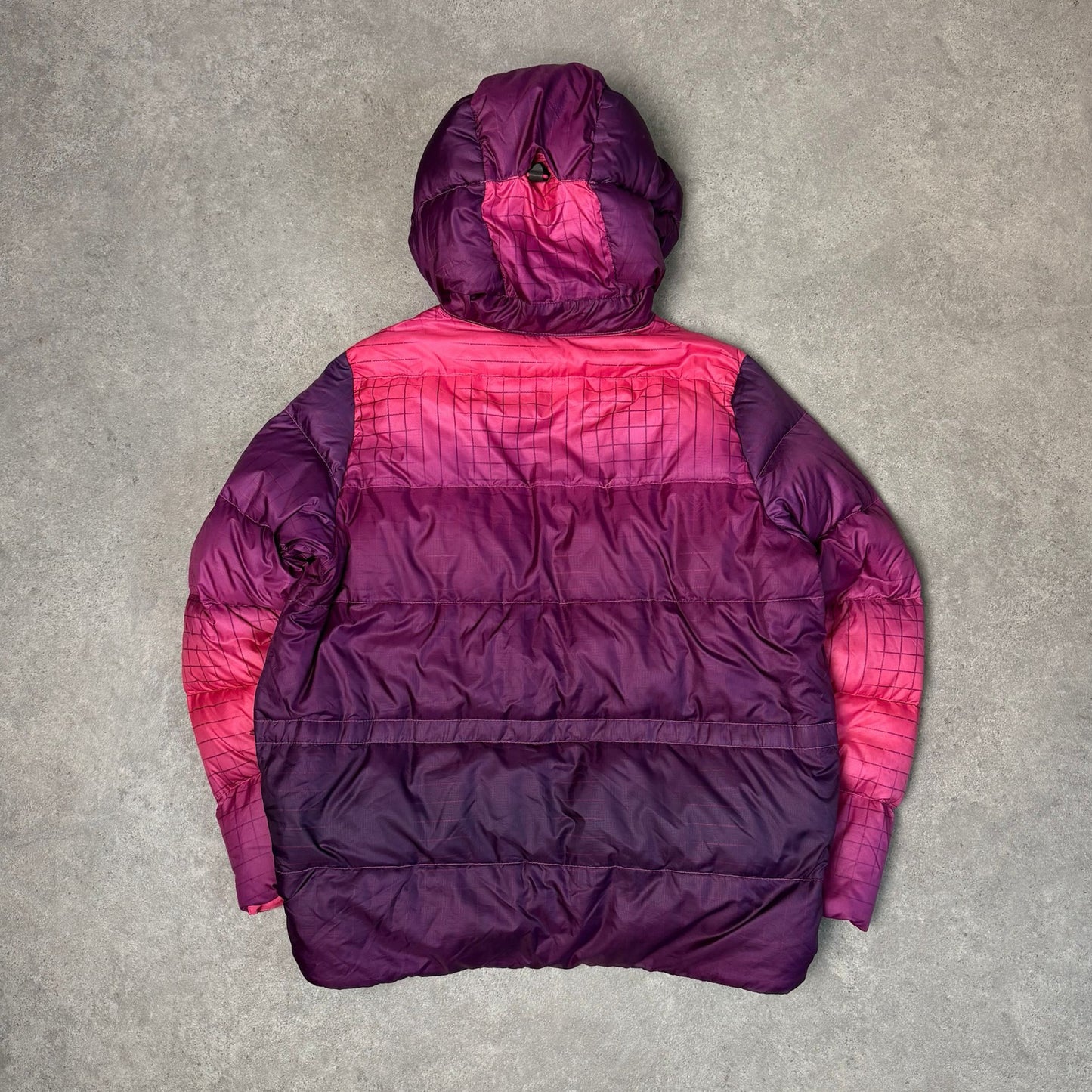 Vintage Nike ACG puffer jacket in pink purple gradient - women's medium